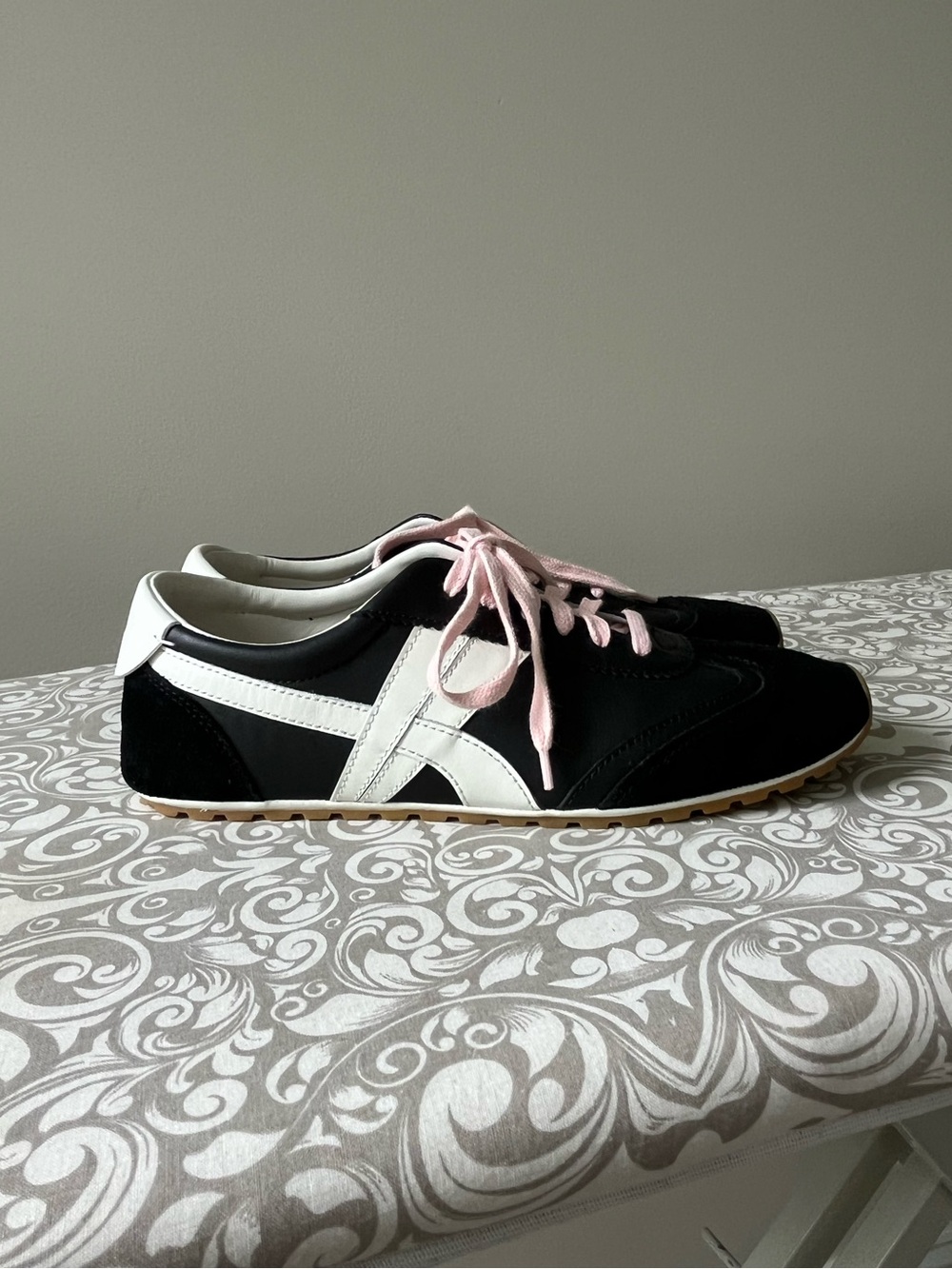 Tory Burch Black Hank Field Sneakers with Custom Pink Laces